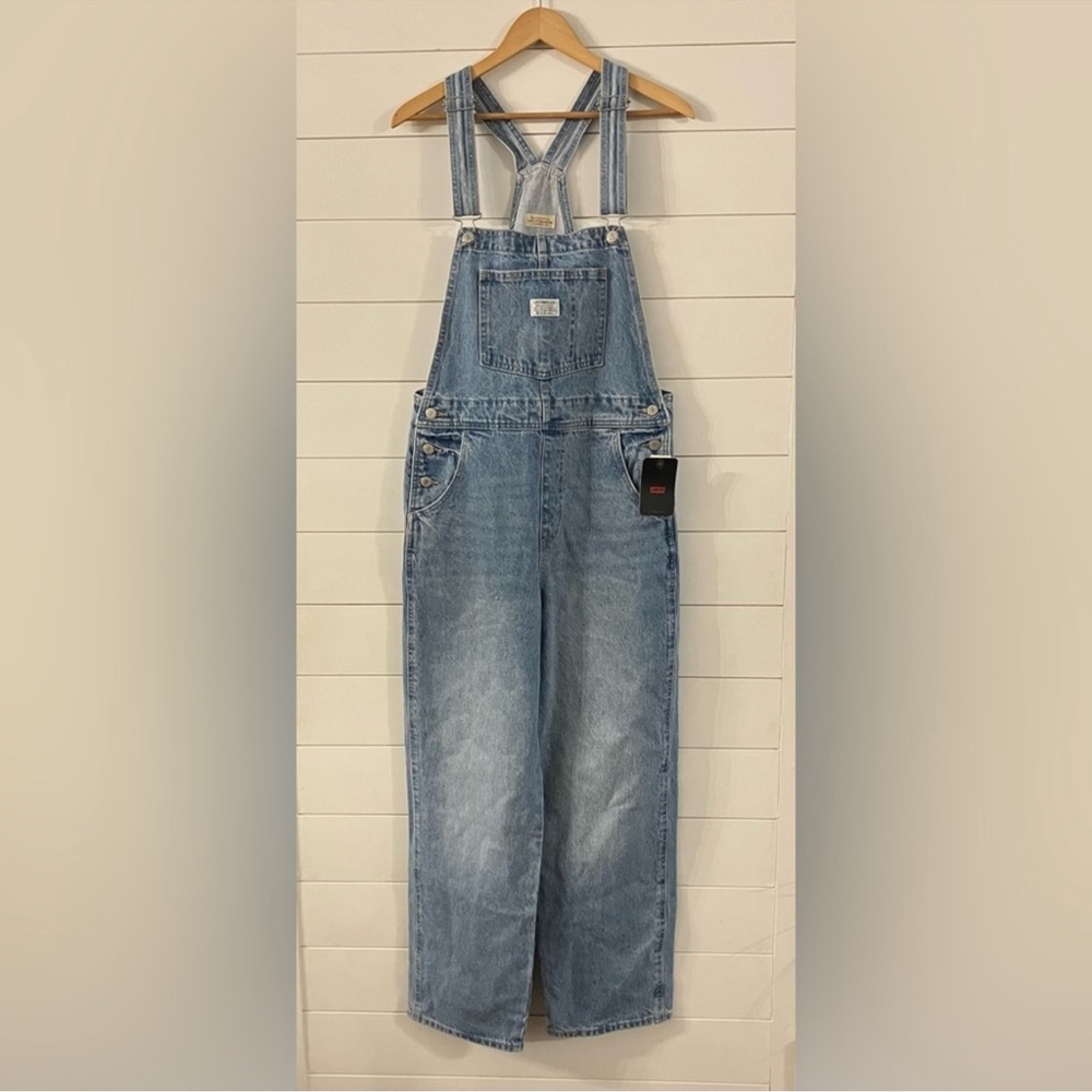 Levi's Premium Denim Overalls 100% Cotton! Style is:
Vintage Women's Overalls 💙